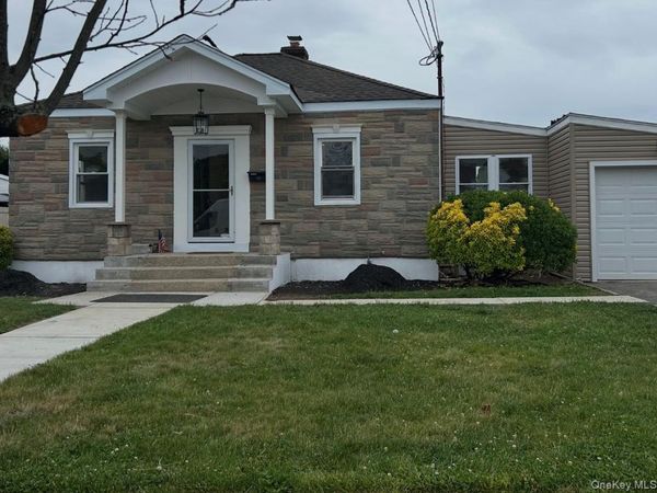 47 Walnut Avenue E, Farmingdale, NY 11735