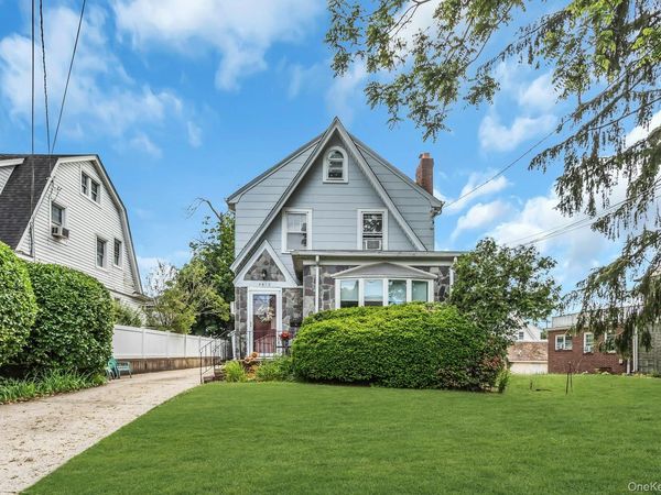 4612 Fayette Place , Great Neck, NY 11020