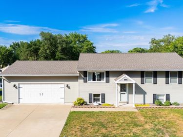1800 COLUMBUS Drive, Pekin, IL 61554