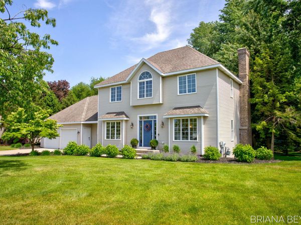 145 Bay Meadows Dr, Holland, MI 49424