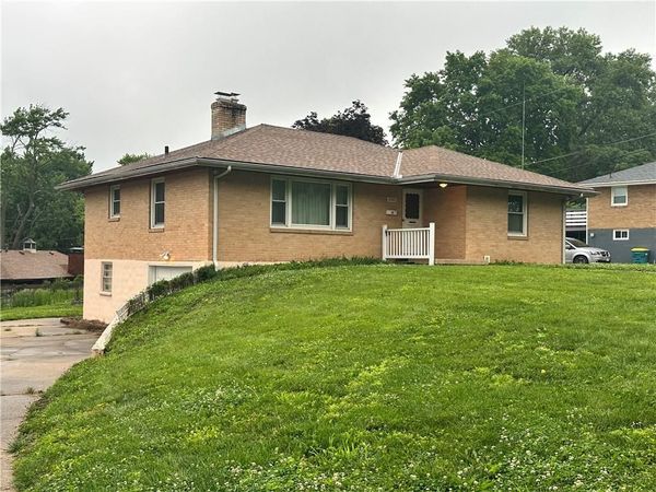 2020 S Pearl Street, Independence, MO 64055