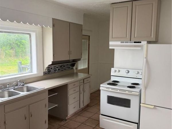 80 E Maplewood Avenue, Dayton, OH 45405