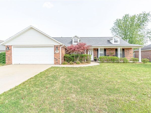 1807 SW Pine Avenue , Bentonville, AR 72713