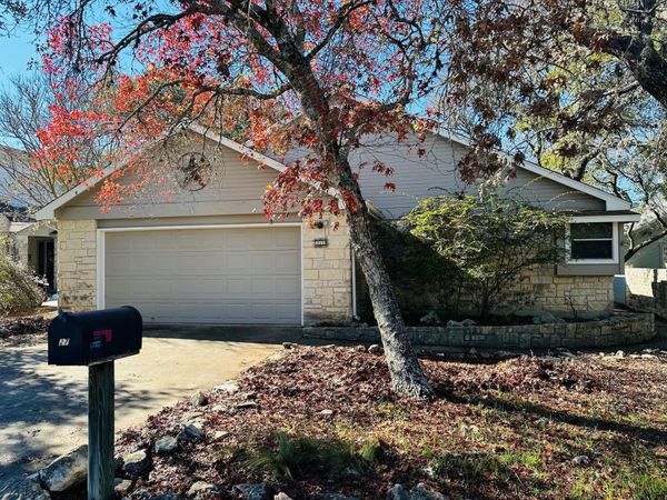 27 Par View DR, Wimberley, TX 78676