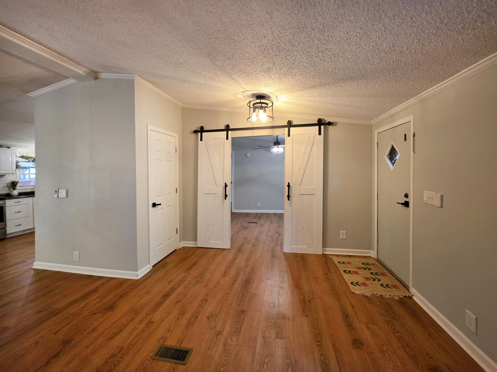 7271 George Washington Lane Photo 6