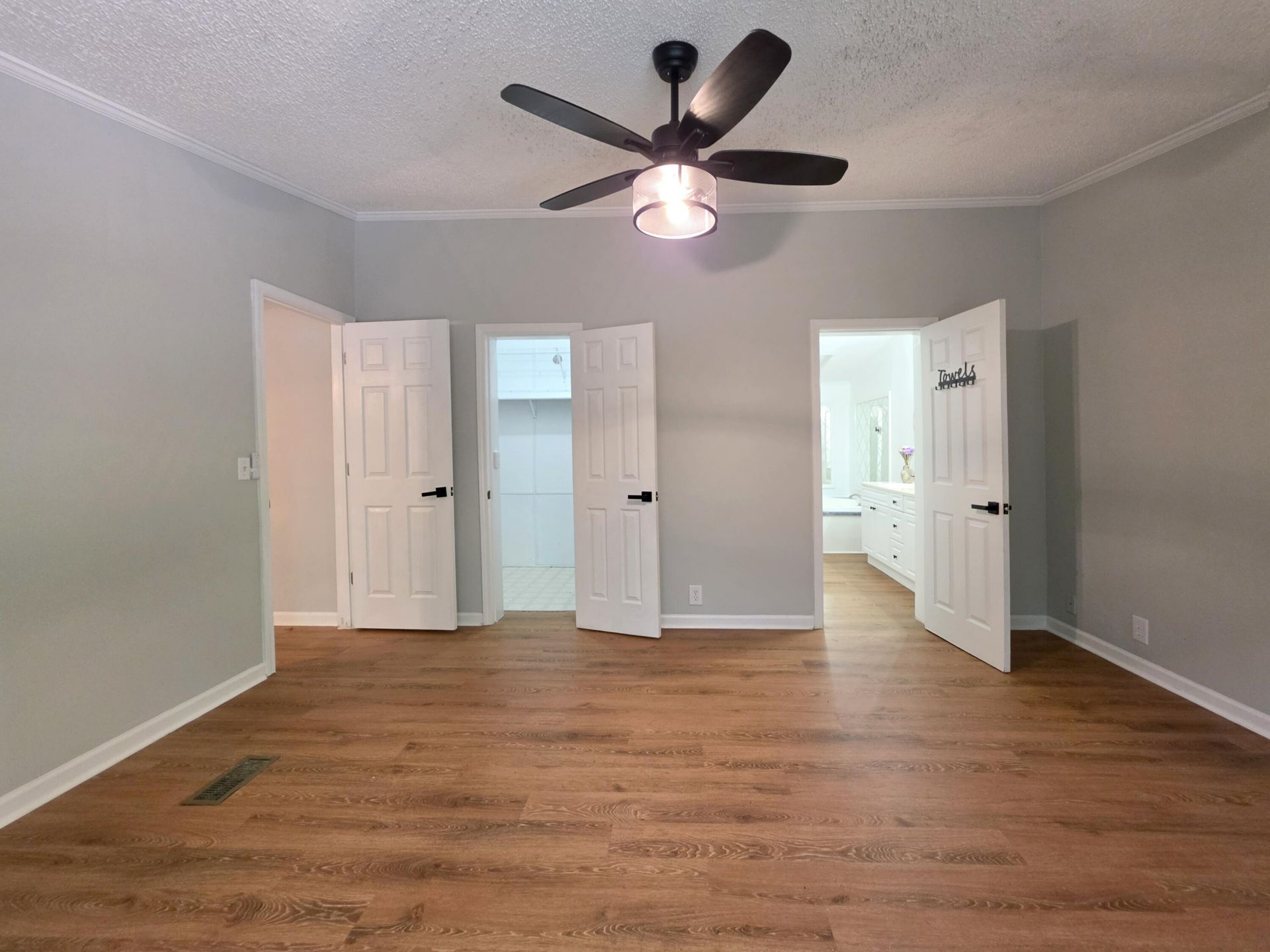 7271 George Washington Lane Photo 9