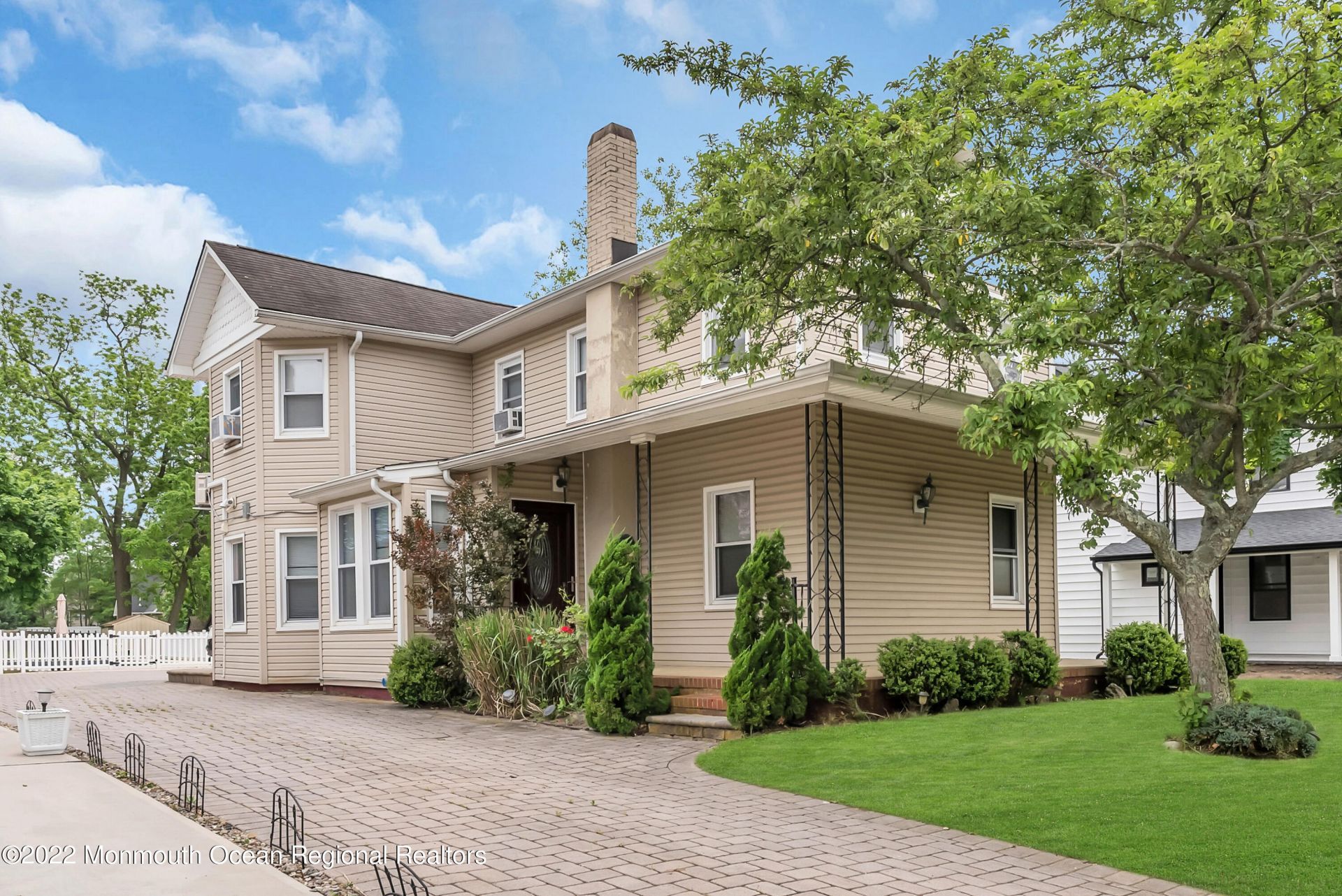 370 W Park Avenue, Oakhurst, NJ 07755 Main Photo