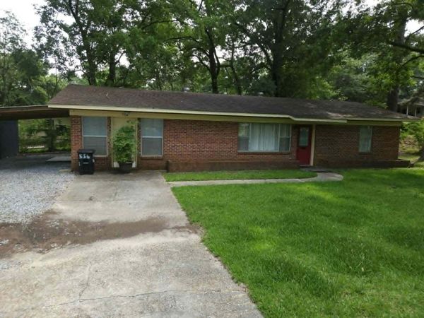 556 Flowers Dr., Laurel, MS 39440