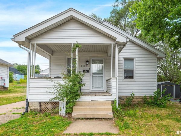 1303 S 7TH Street, Pekin, IL 61554