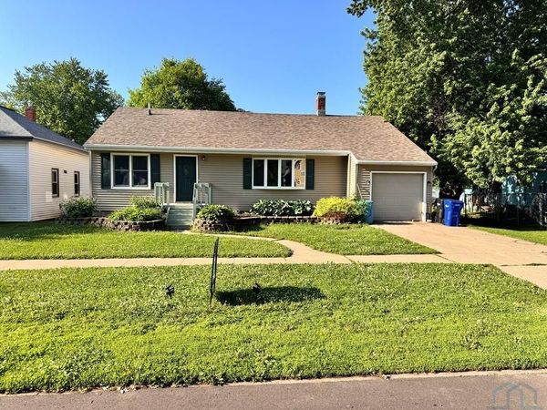 303 W 3rd St, Sanborn, IA 51248