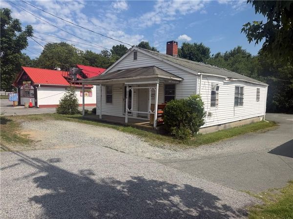 1938 E Market Street , Greensboro, NC 27401