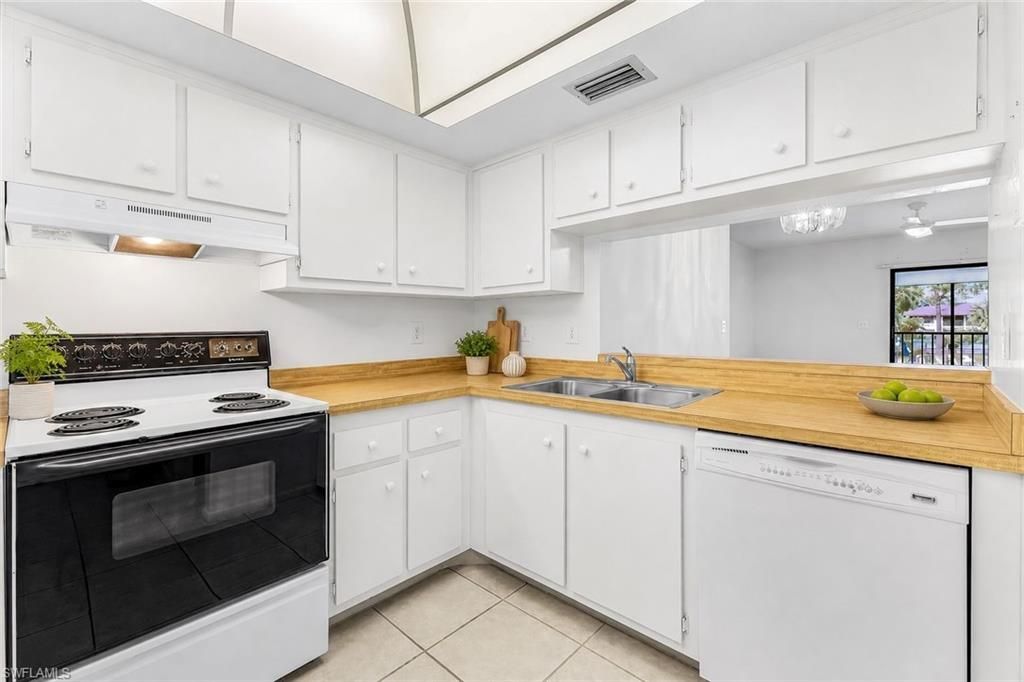 1733 Courtyard Way, Unit B205, Naples, FL 34112 Photo
