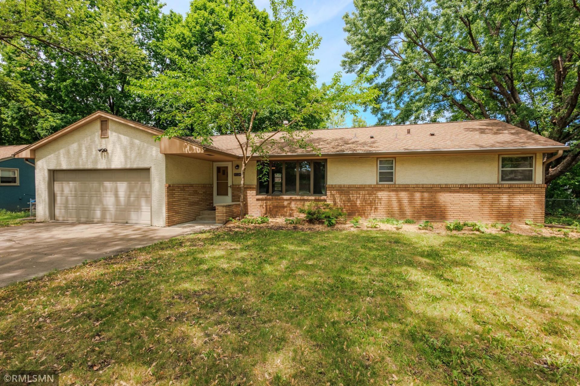 8324 62nd Avenue N, Brooklyn Park, MN 55428 Main Photo