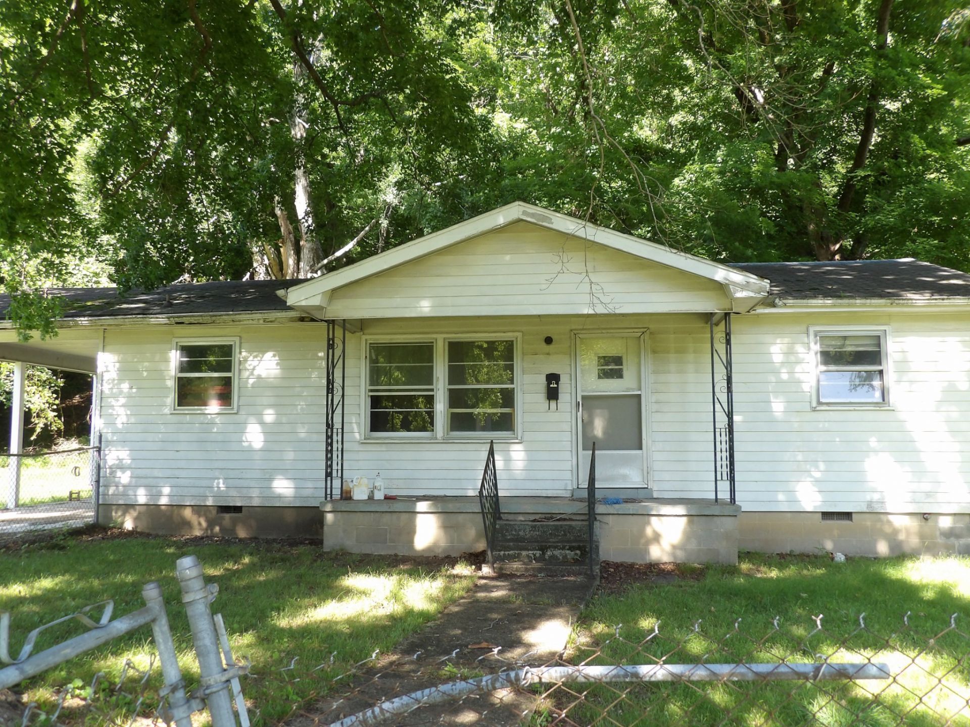 241 Lomax Ave , Waverly, TN 37185 Main Photo