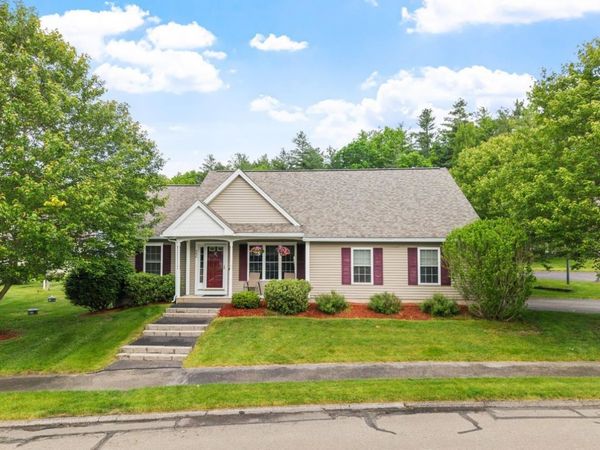 22 Dixon Drive, Unit 22, Litchfield, NH 03052