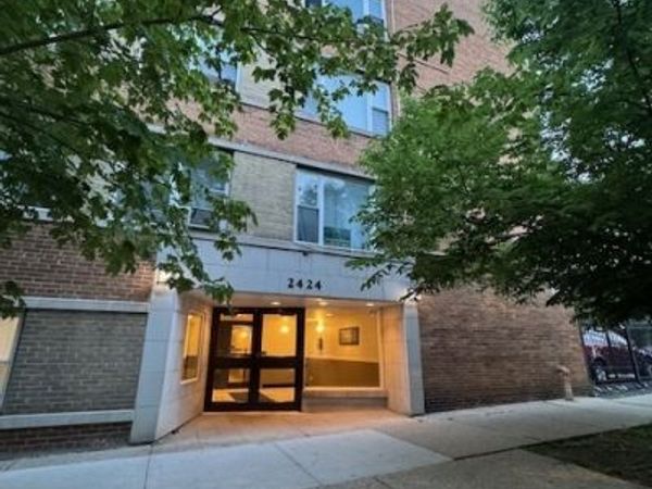 2424 W Estes Avenue , Unit 4I, Chicago, IL 60645