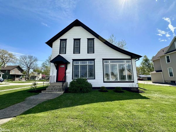 1232 Main Street, Grinnell, IA 50112