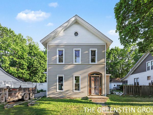215 W Grove Street, Greenville, MI 48838
