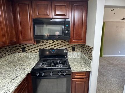 8700 Brittany Park Dr, Sacramento, CA 95828 Photo