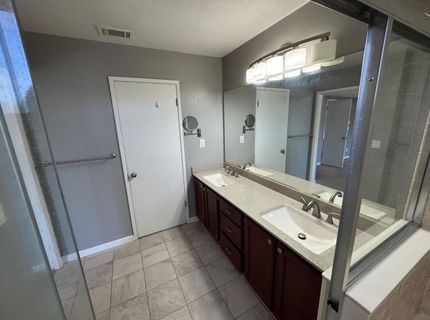 8700 Brittany Park Dr, Sacramento, CA 95828 Photo