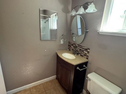 8700 Brittany Park Dr, Sacramento, CA 95828 Photo