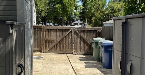 8700 Brittany Park Dr, Sacramento, CA 95828 Photo