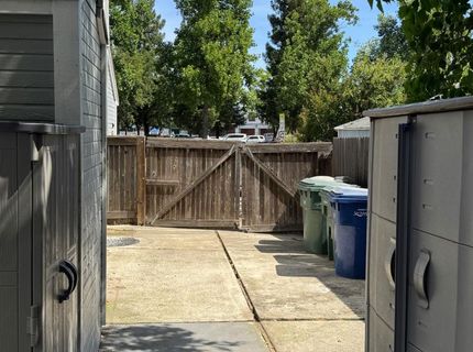 8700 Brittany Park Dr, Sacramento, CA 95828 Photo