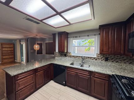 8700 Brittany Park Dr, Sacramento, CA 95828 Photo