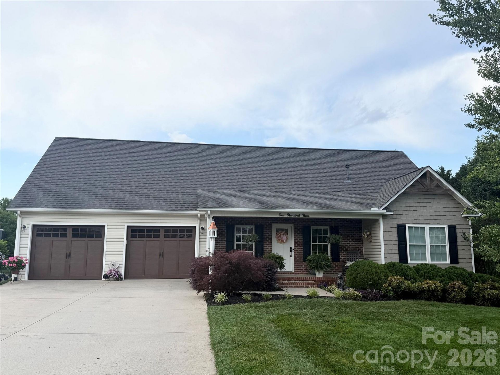 109 White Hall Lane, Hudson, NC 28638 Main Photo