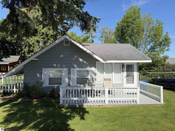 104 Oliver Street, Houghton Lake, MI 48629