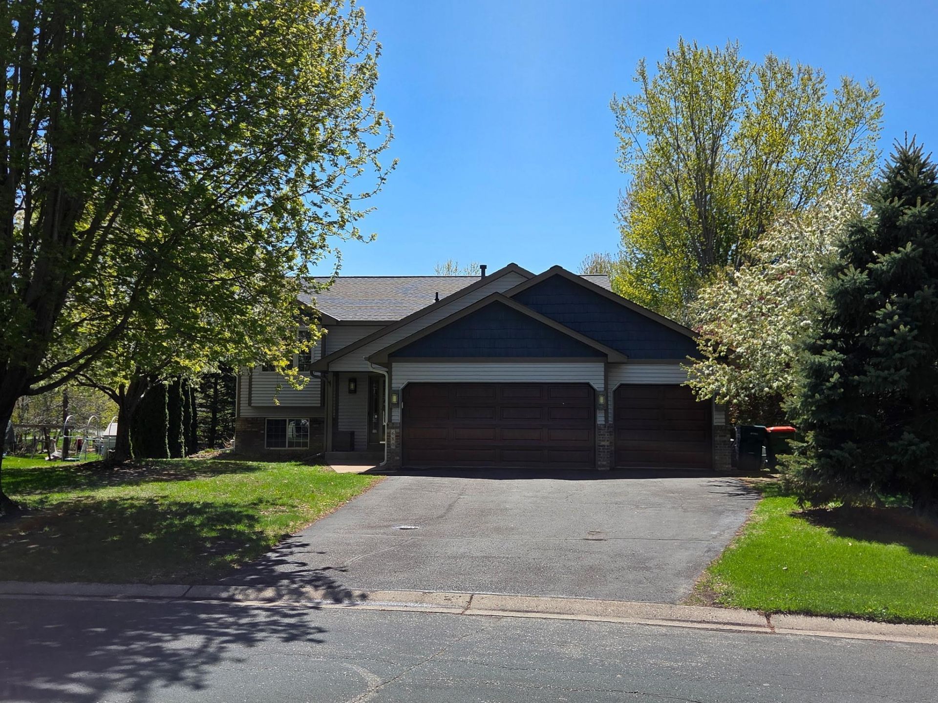 680 Lois Lane, Lino Lakes, MN 55014