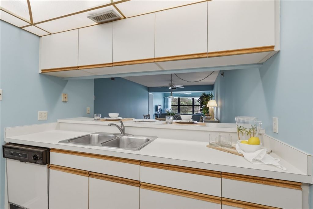 29 Plantation Drive, Unit 202, Vero Beach, FL 32966 Photo