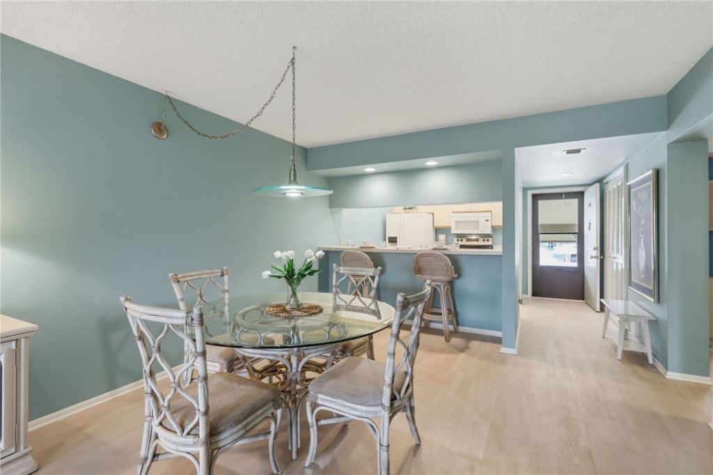 29 Plantation Drive, Unit 202, Vero Beach, FL 32966 Photo