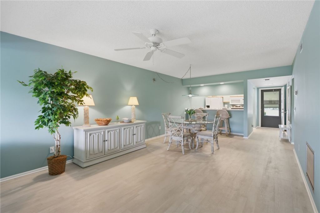 29 Plantation Drive, Unit 202, Vero Beach, FL 32966 Photo