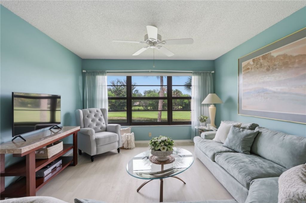 29 Plantation Drive, Unit 202, Vero Beach, FL 32966 Photo