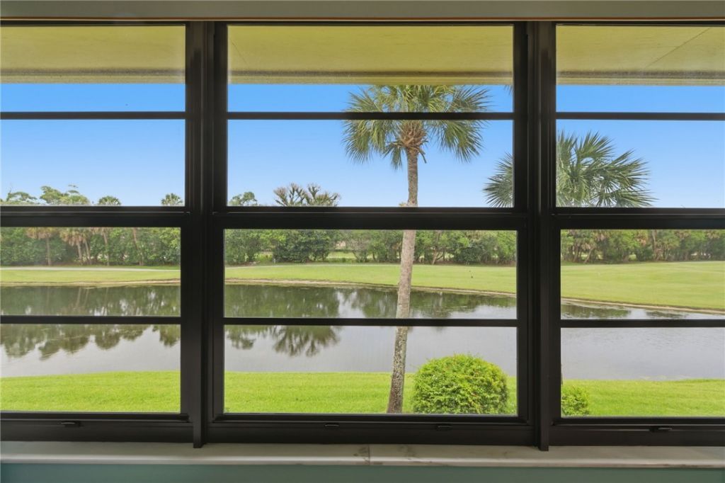 29 Plantation Drive, Unit 202, Vero Beach, FL 32966 Photo