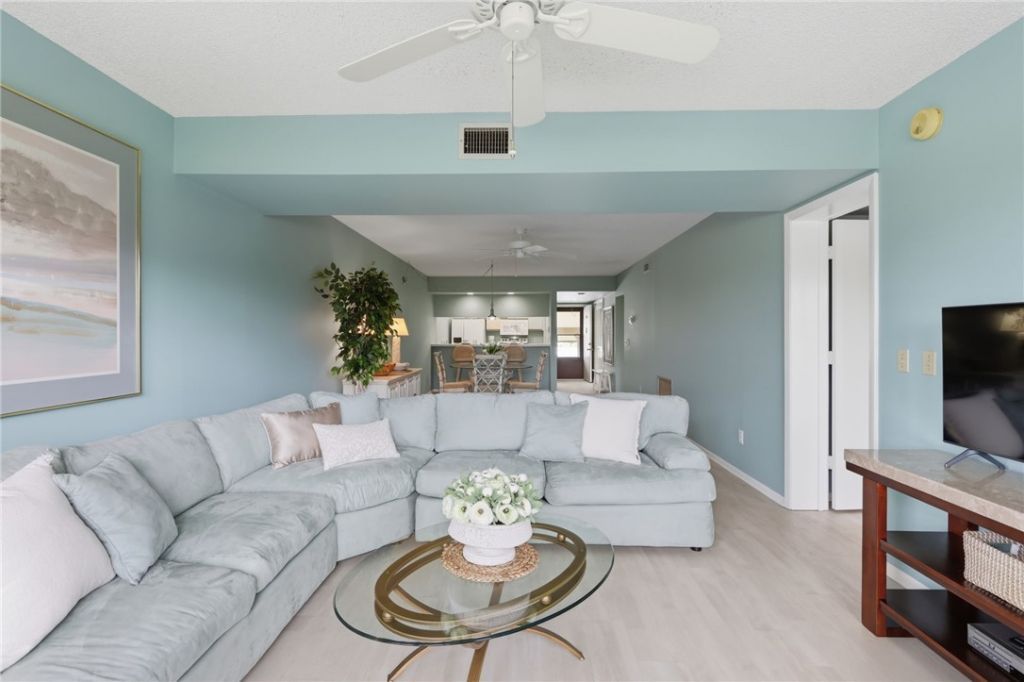 29 Plantation Drive, Unit 202, Vero Beach, FL 32966 Photo