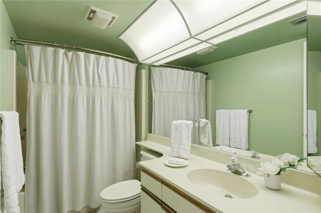 29 Plantation Drive, Unit 202, Vero Beach, FL 32966 Photo