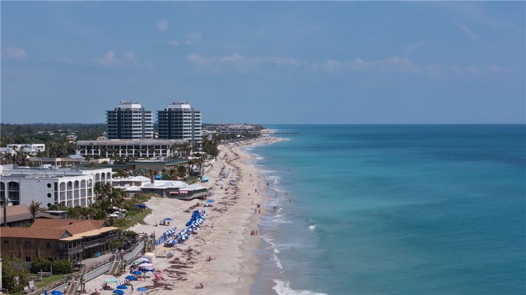 29 Plantation Drive, Unit 202, Vero Beach, FL 32966 Photo