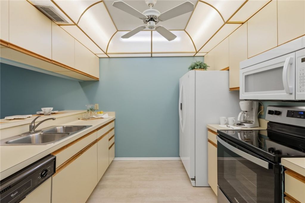 29 Plantation Drive, Unit 202, Vero Beach, FL 32966 Photo