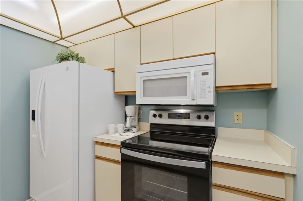 29 Plantation Drive, Unit 202, Vero Beach, FL 32966 Photo
