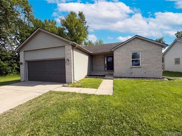 42724 N Walnut Street, Clinton Twp, MI 48036