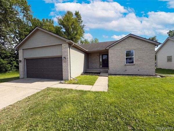 42724 N Walnut Street, Clinton Twp, MI 48036