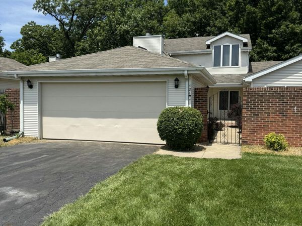 424 Deerpath Drive W, Schererville, IN 46375