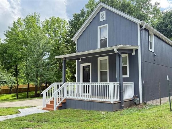 1912 Cleveland Terrace, Leavenworth, KS 66048