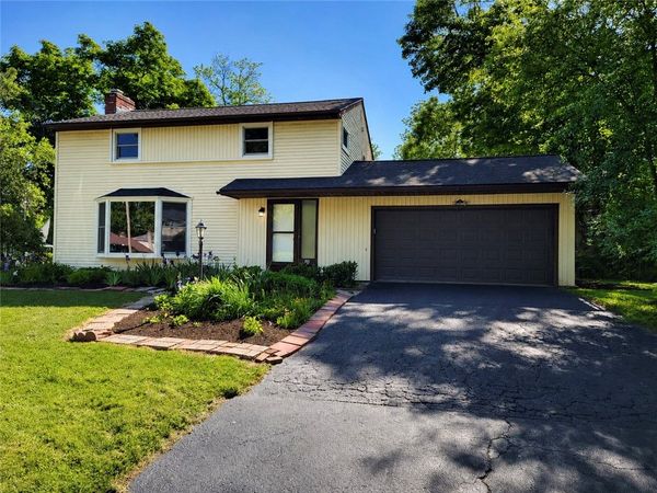 10 Blossom Circle W, Rochester, NY 14610