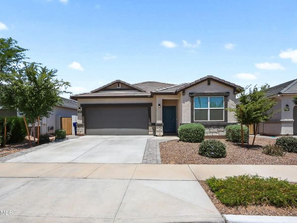 18570 W DESERT HOLLOW Drive, Wittmann, AZ 85361