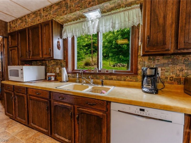 6587 Barkley Road, Uhrichsville, OH 44683 Photo 18