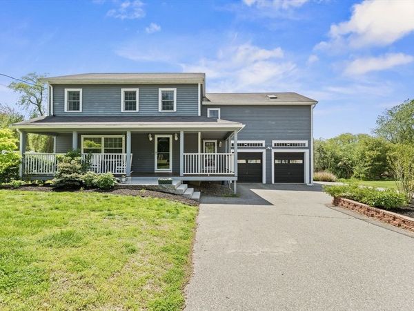 718-R Cabot St, Beverly, MA 01915