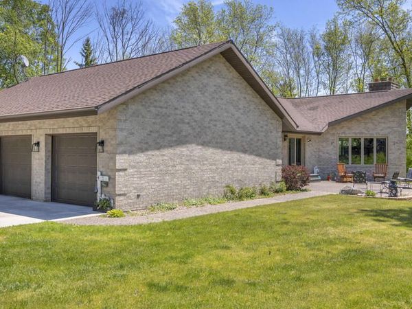 4564 Broadway St, Manitowoc, WI 54220